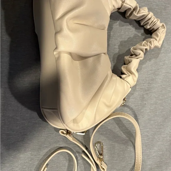 Cream Gathered Shoulder Bag NWOT - Picture 4 of 4
